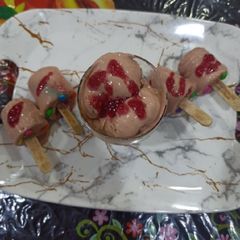 A picture of Strawberry biscuit ice cream.