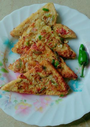 A picture of Omelette fried Sandwich.
