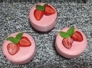 Una foto de Mousse de frutillas