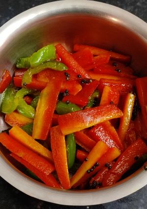 A picture of Carrot & capsicum sambharo.