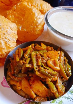 ટીંડોળા બટાકા નું શાક (Tindola Bataka Shak Recipe In Gujarati) રેસીપી મુખ્ય ફોટો