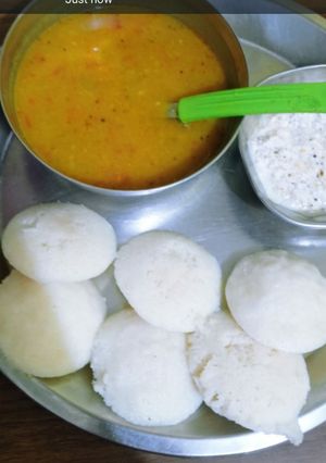 रवा इडली(rava idli recipe in hindi) रेसिपी मुख्य फोटो