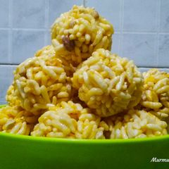 A picture of Murmura Laddu.