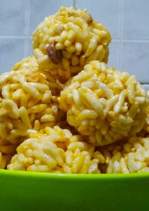 A picture of Murmura Laddu.