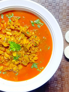 वालअळूची चविष्ट पातळ भाजी (wal -aloo chi bhaji recipe in marathi) रेसिपी चे मुख्य फोटो