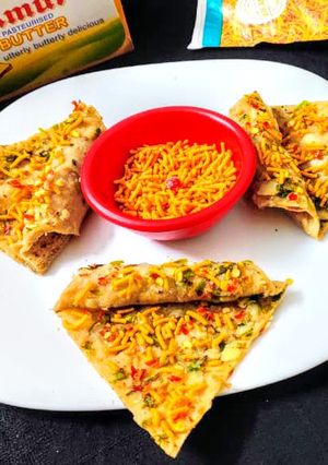 A picture of Yam and aloo bhujia paratha.