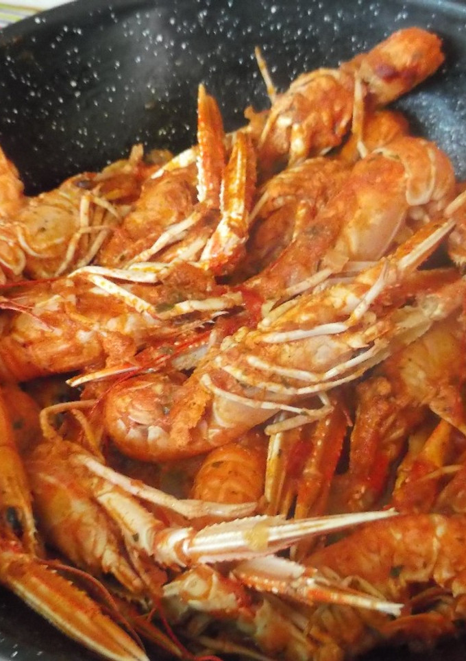 Una foto de Cigalas en salsa