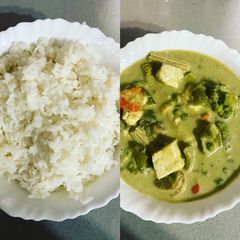 A picture of Green Thai curry with steamed rice.