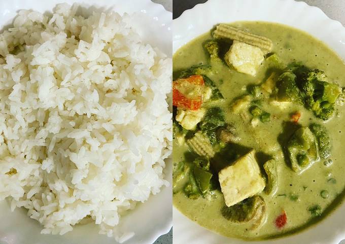 Green Thai curry with steamed rice