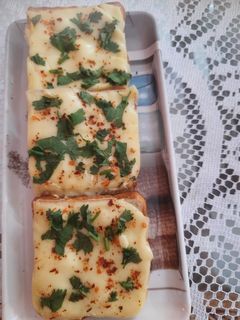 বাটার চিজ গার্লিক ব্রেড (Butter cheesy garlic bread recipe in Bengali) রেসিপির প্রধান ছবি