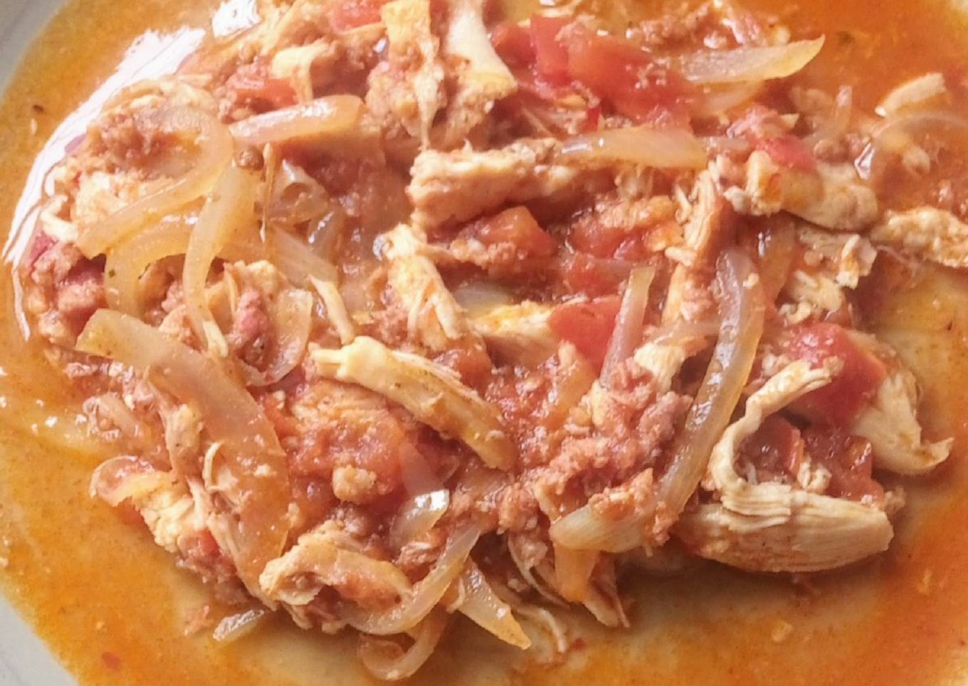 Tinga de pollo con chorizo