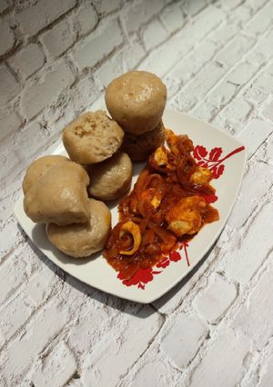 A picture of Alkubus with onion sauce.