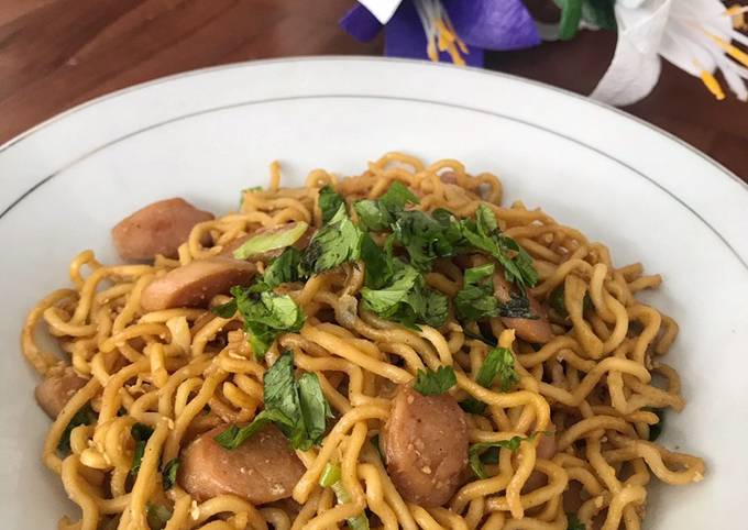 Resep Mi goreng sosis telur sederhana yang Enak