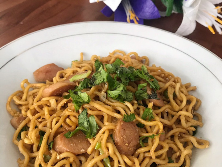 Resep Mi goreng sosis telur sederhana yang Enak