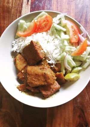 A picture of Dhokar Dalna (Bengali Lentil Cake curry).