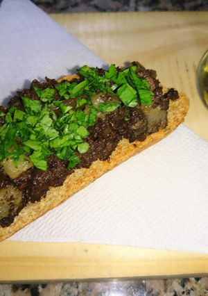 Una foto de Tostones de morcilla con manzana verde