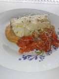 Bacalao confitado, con base de crema garbanzos y pimentos dulces