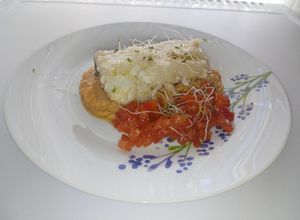 Foto principal de Bacalao confitado, con base de crema garbanzos y pimentos dulces