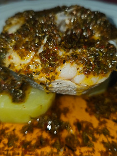 Una foto de Merluza con salsa chimichurri