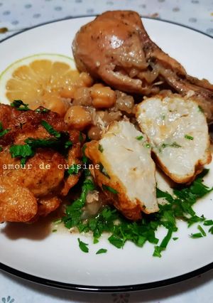 Une photo de Tajine de poulet et beignets de chou fleur en sauce blanche 🍋