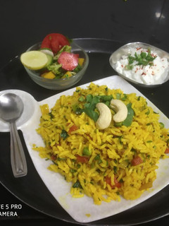 વેજ અવધી પુલાવ (Veg Awadhi Pulao Recipe In Gujarati) રેસીપી મુખ્ય ફોટો