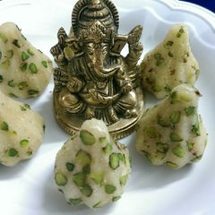 A picture of Suji banana modak.