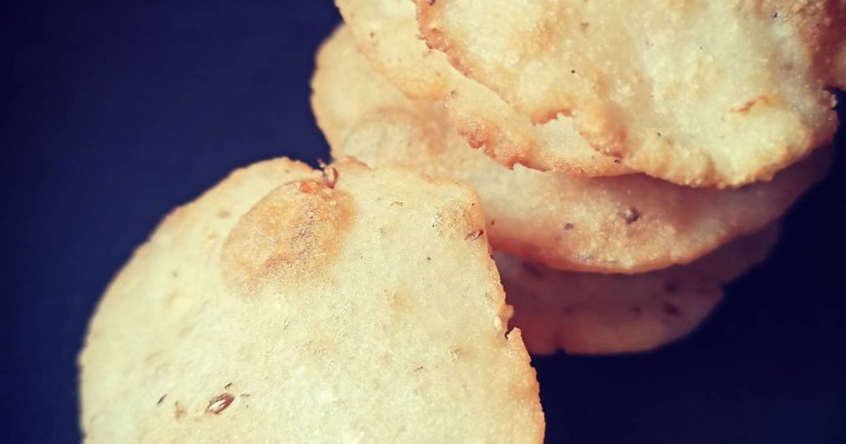 Poricha Pathiri/Nei Pathal/Rice Flour Poori Recipe by sushcookss - Cookpad