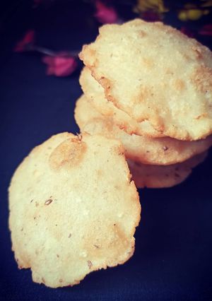 A picture of Poricha Pathiri/NEI PATHAL/RICE FLOUR POORI.
