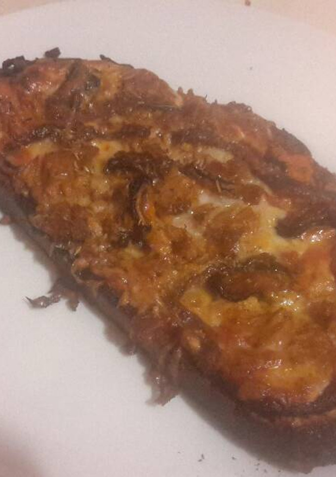 Una foto de Tostada de atún, mejillones y anchoas