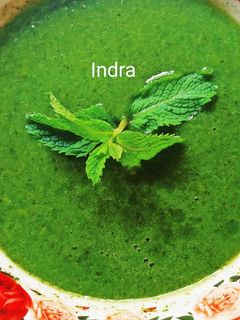 धनिया पुदीना की चटनी (dhaniya pudine ki chutney recipe in Hindi) रेसिपी मुख्य फोटो