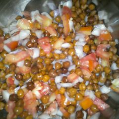 A picture of Chana salad.