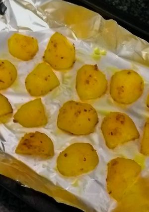 A picture of English Mustard Baby Roasties.