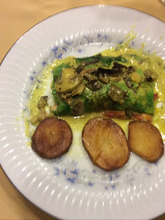 Una foto de Crepes verdes de pollo y queso
