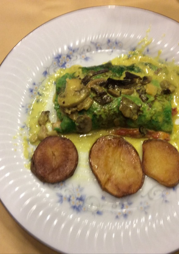 Una foto de Crepes verdes de pollo y queso