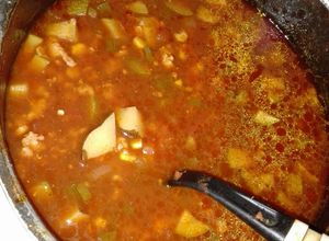 Una foto de Caldo De Carne Molida 🍜