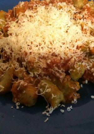 Una foto de Ñoquis de espinaca con salsa