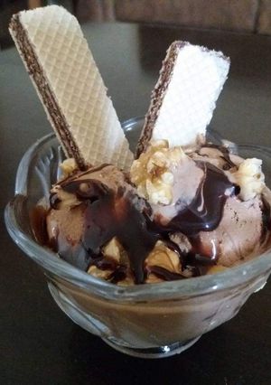 A picture of Choco Walnut Ice-cream.