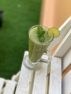 صورة لوصفة المشروب الأخضر الصحّي 🍹