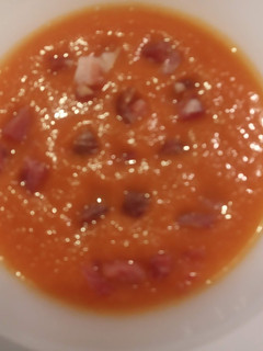 Una foto de Salmorejo de tomate y manzana