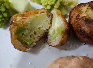 Una foto de Romanesco y rábanos, en pasta orly