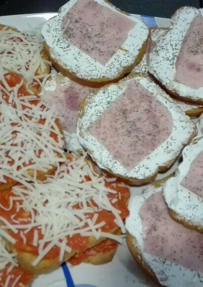 Una foto de 14. Tostadas de...