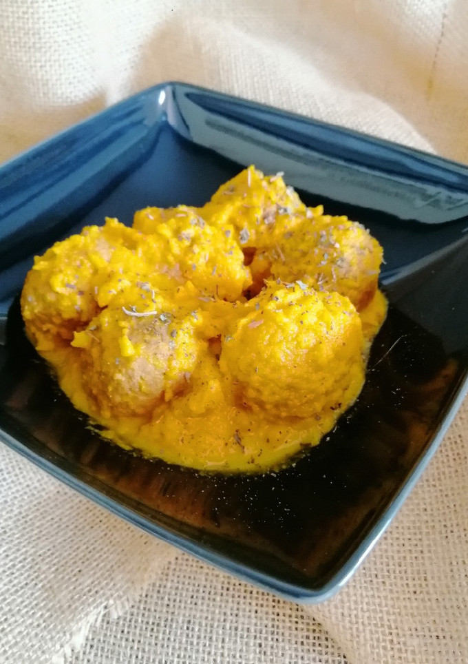 Una foto de Albóndigas de Heura en salsa de zanahoria y naranja
