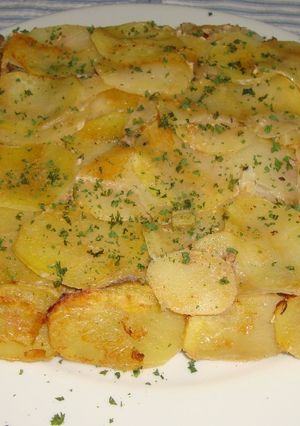 Una foto de Guisado de Verduras con cubierta de Papas