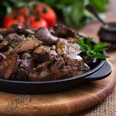 A picture of Chicken_liver_with_onion_garlic_and_pomegranate_molasses.
