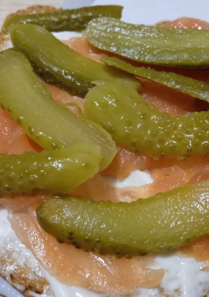 Una foto de Montadito de salmón