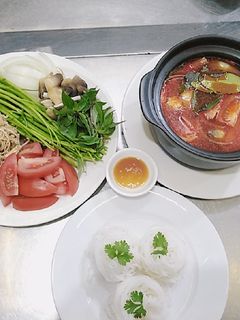 Hình của món Lẩu hải sản chua cay.