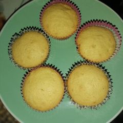 A picture of Vanilla cupcakes.