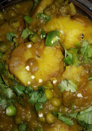 A picture of Dum aloo matar.