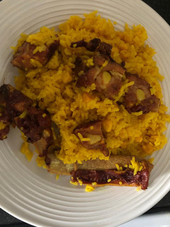 Una foto de Arroz con costillas ahumadas