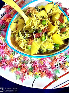 आलू मटर मैगी (Aloo matar maggi recipe in Hindi) रेसिपी मुख्य फोटो